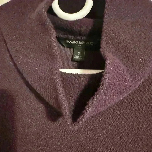 Small women’s Banana Republic sweater - deep purple, wool blend EUC - Picture 2 of 3